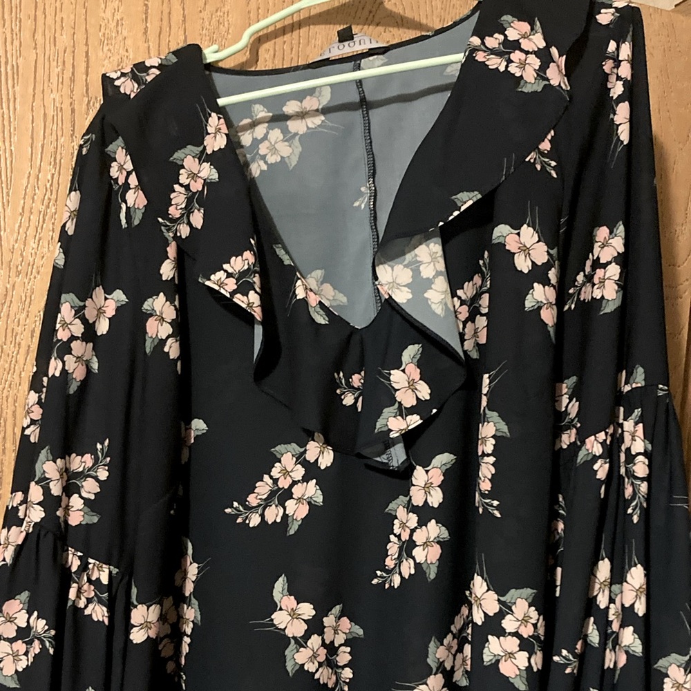 Eloquii V-neck floral blouse